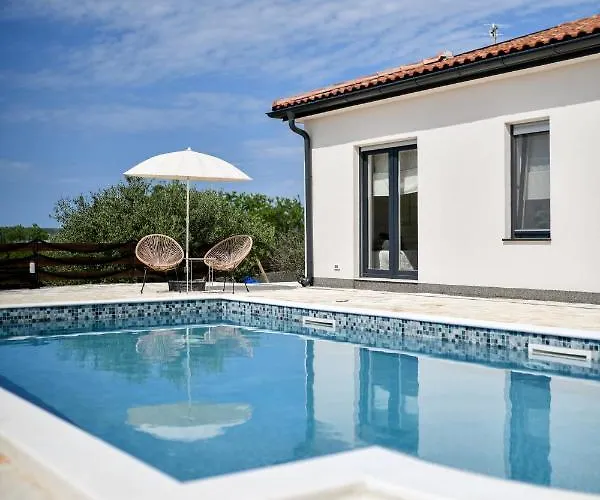 Wonderful House Bruno With Pool Vila *